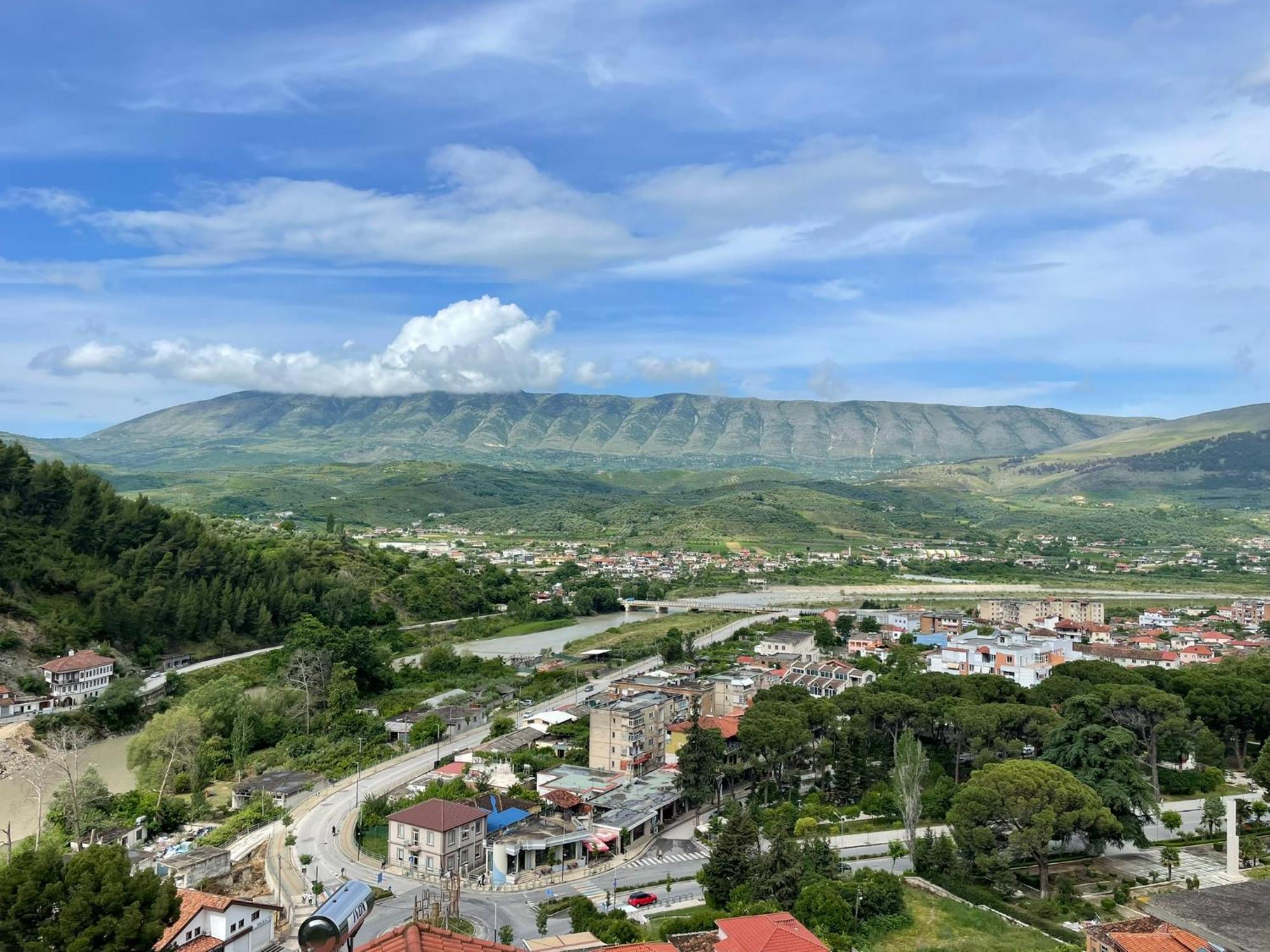 Vila Luen Berati Exterior foto