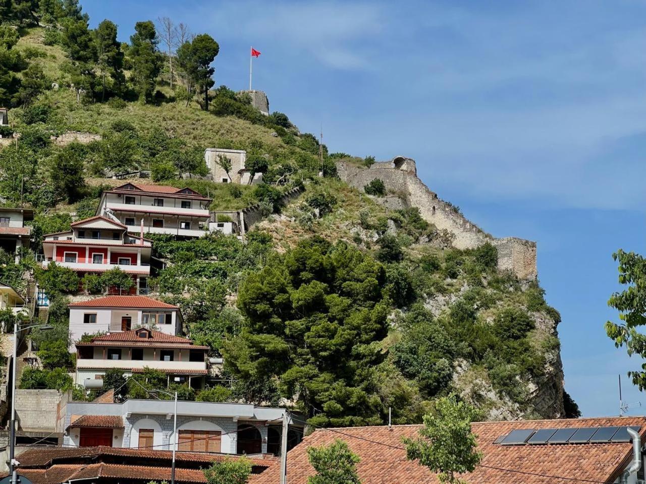 Vila Luen Berati Exterior foto